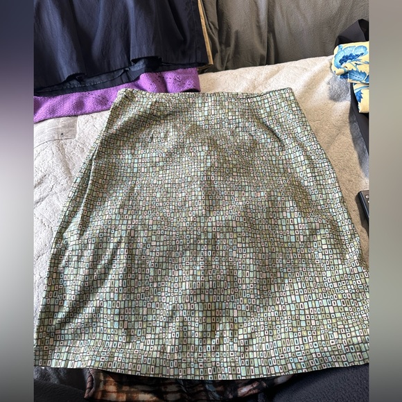 Cute green print skirt! - Picture 4 of 4